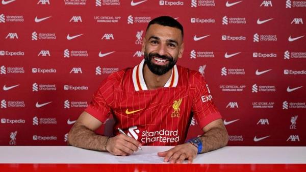 Mo Salah signs his new contract. Pic: Liverpool FC