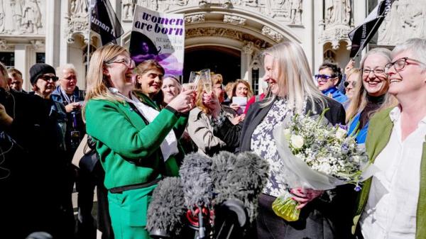 Susan Smith and Marion Calder toast, as the Supreme Court rules on an appeal by For Women Scotland a<em></em>bout whether a person with a full gender recognition certificate which recognises that their gender is female is a woman under British equality laws, outside the Supreme Court in London, Britain, April 16, 2025. REUTERS/Maja Smiejkowska.