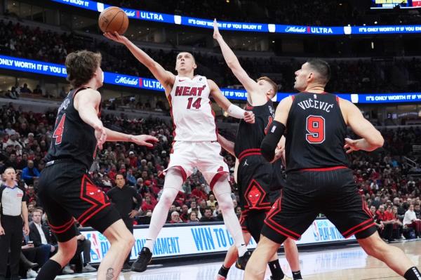 Tyler Herro, who scored 38 points, shoots a layup over Chicago defenders during the Bulls' 109-90 play-in win over the Bulls on April 16, 2025.