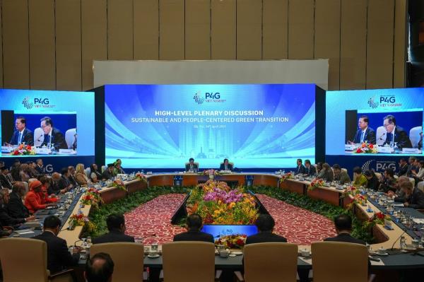 Foreign Minister Cho Tae-yul (on the screen) delivers remarks during the high-level plenary meeting of the Partnering For Green Growth and the Global Goals 2030 (P4G) Summit in Hanoi, Vietnam, on April 16, 2025, in this photo provided by the foreign ministry. (PHOTO NOT FOR SALE) (Yonhap)